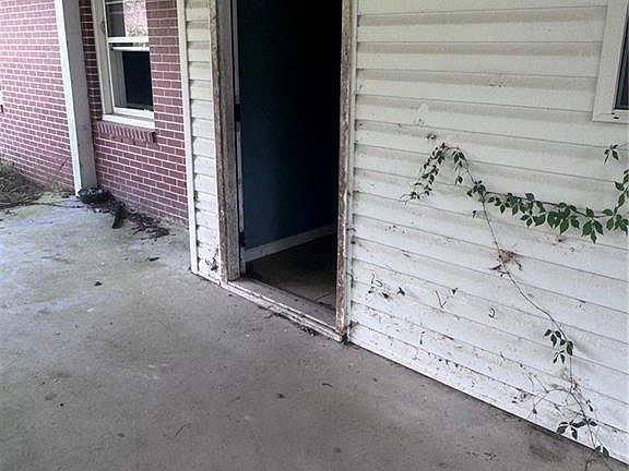 3rd image of 3000 Gibbs St