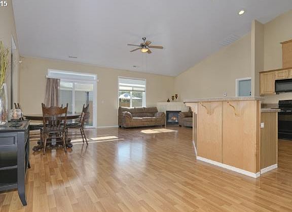 5th image of 808 NE 8th Ave