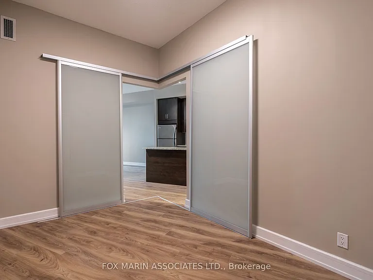 112 George St S #S403 — Photo 16