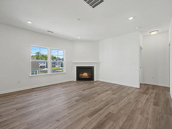 4th image of 417 Marthas View Way
