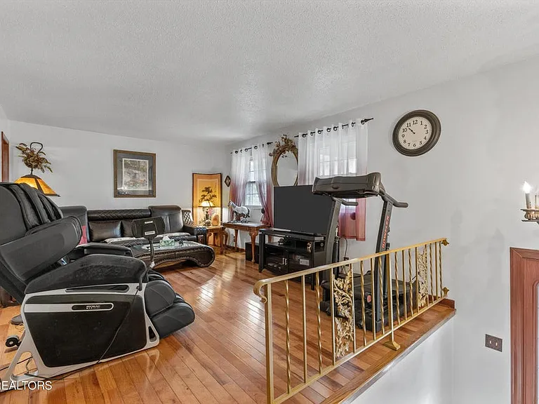 1301 Chert Pit Rd — Photo 4