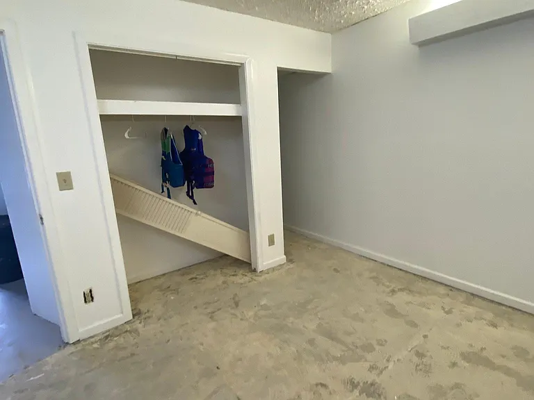 1303 Lake Front Dr — Photo 17