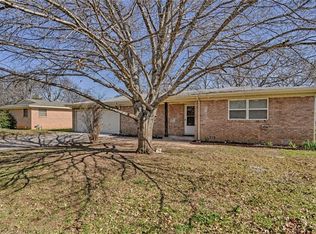 1029 Park Center St, Benbrook, TX 76126