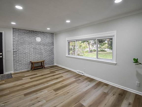 4th image of 2091 Lee Dr