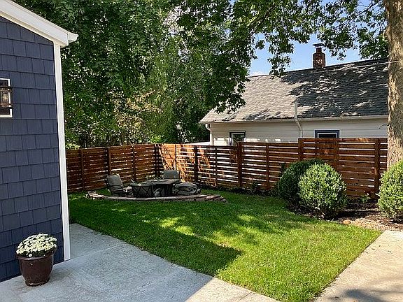 2nd image of 1043 6th Ave SE