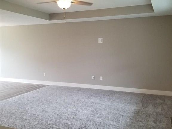 3rd image of 1260 Oakview Dr