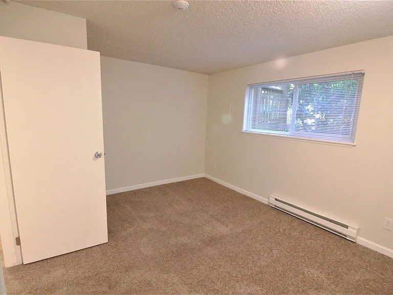 Willow Creek Apartments — Photo 62
