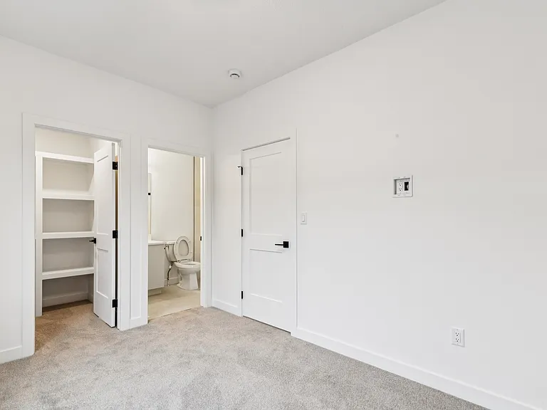 10611 142nd St NW — Photo 8