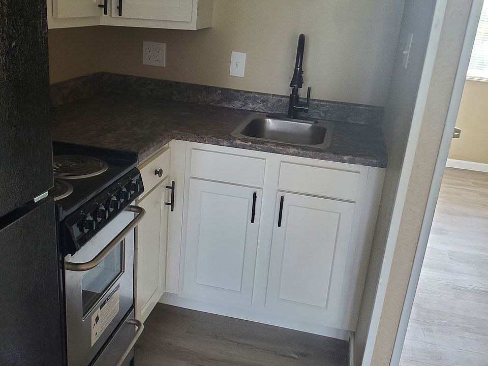 2nd image of 1302-1304 Lincoln Hwy #J