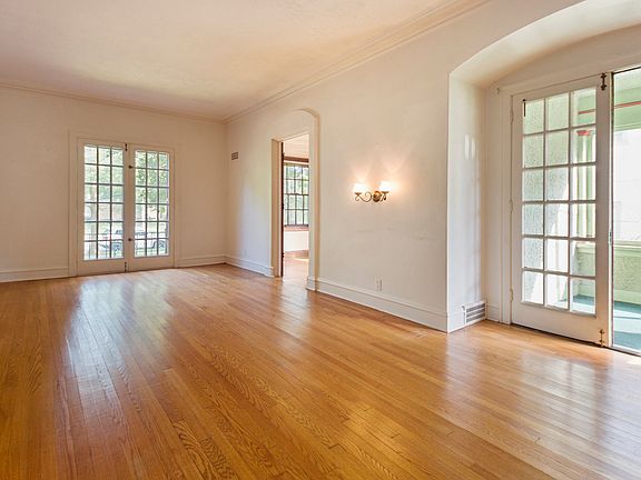 4th image of 719 N Oak Park Ave