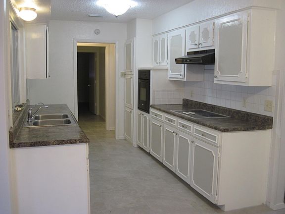 2nd image of 1714 Glouchester Dr