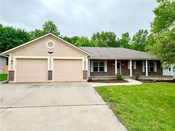 2707 Matt St, Harrisonville, MO 64701