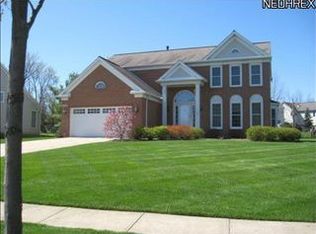 10038 Parmalee Dr, Twinsburg, OH 44087