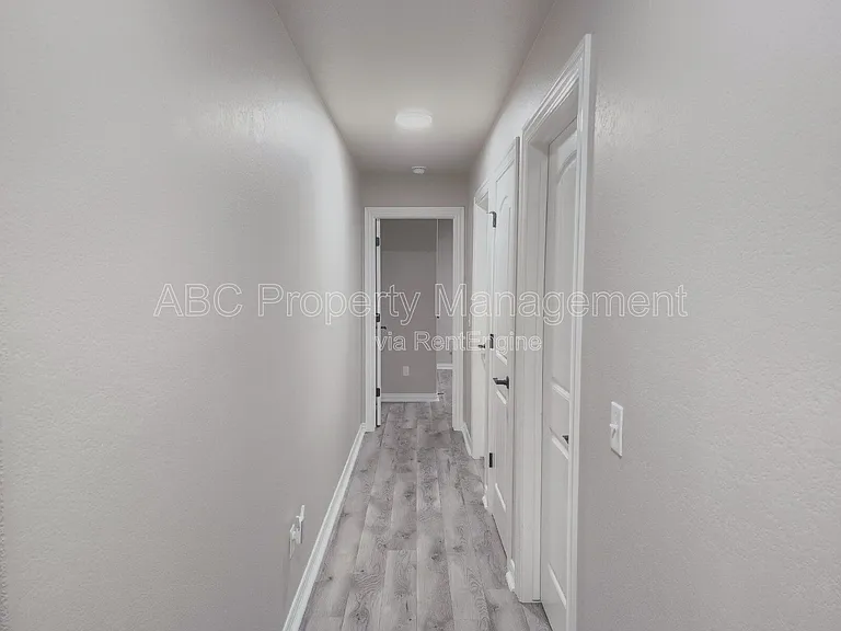 5009 E Truman Ln — Photo 31