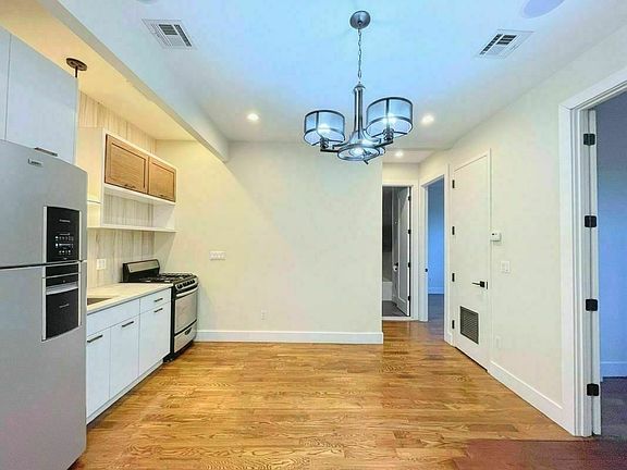 3rd image of 291 Stockholm St #L2l