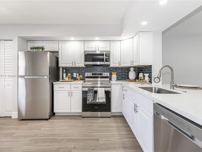 12500 SW 6th St APT 213N, Pembroke Pines, FL, 33027