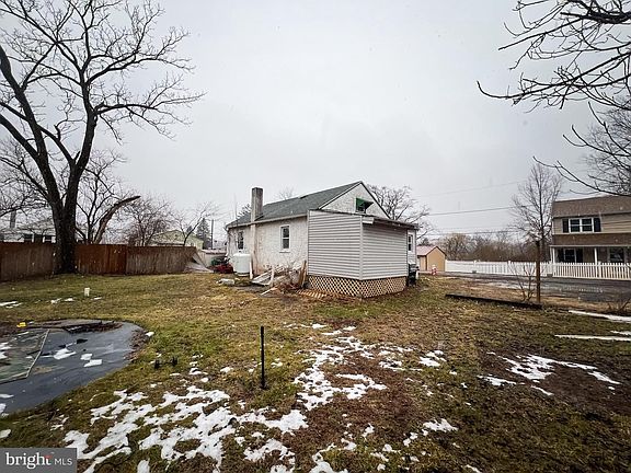 4th image of 48 Fruitville Rd #A