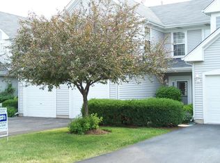 106 Cobblestone Ct, Oswego, IL 60543