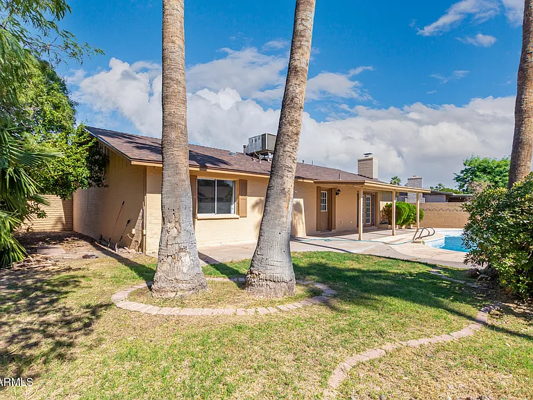 1903 E Balboa Dr — Photo 12