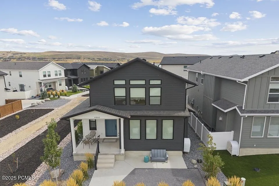 3 bed, 3.5 bath, 2940 sqft, $4,850 — Photo 2
