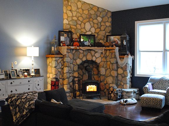 3rd image of 1088 Wild Cherry Dr