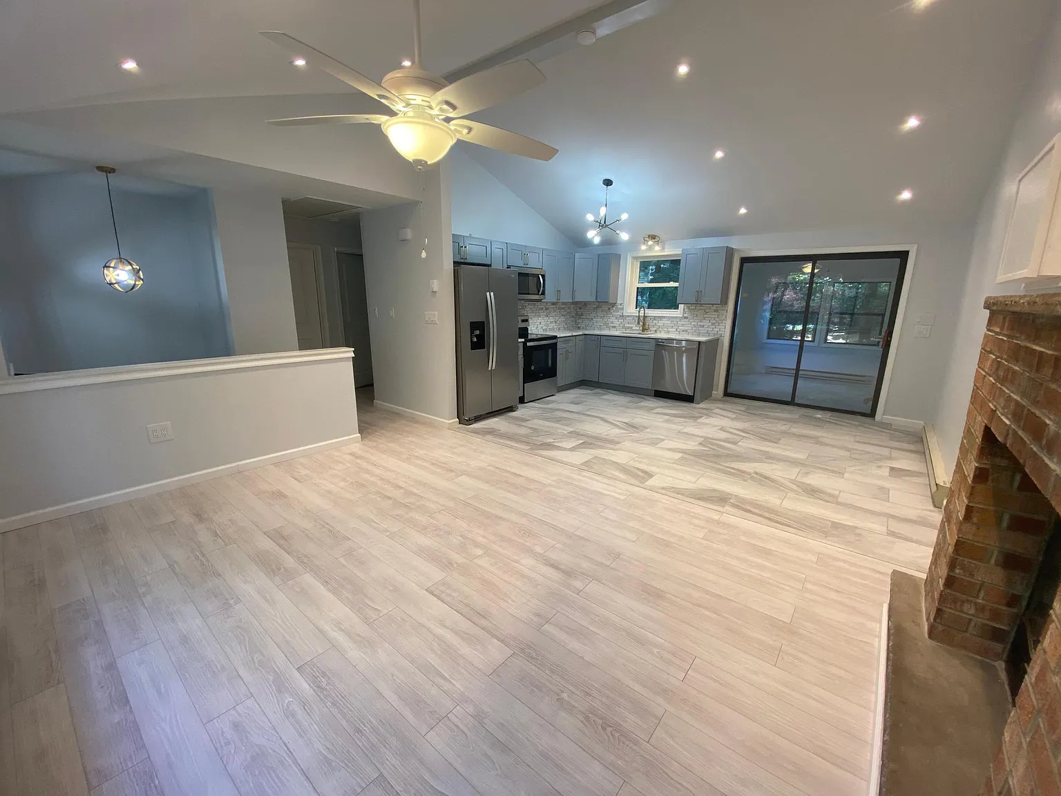 1730 Rolling Hills Dr — Photo 2