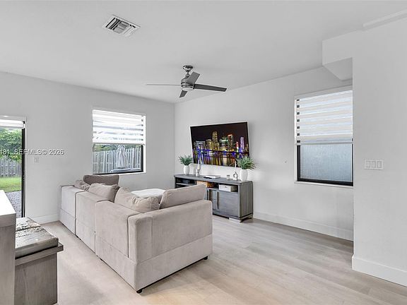 4th image of 25057 SW 108th Ave