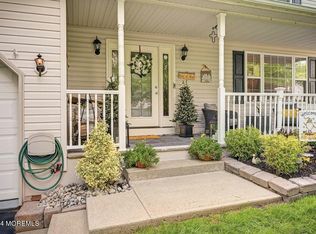 1 Maple Leaf Dr, Belford, NJ