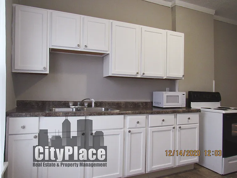 2318 N Capitol Ave — Photo 10
