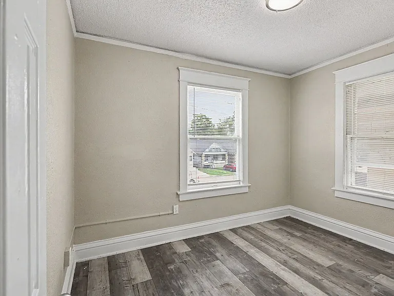 3205 E 31st St — Photo 10