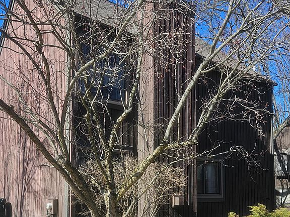 2nd image of 160 Carberry Hill Ct