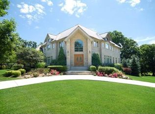 2 Shiloh Ct, Burr Ridge, IL 60527