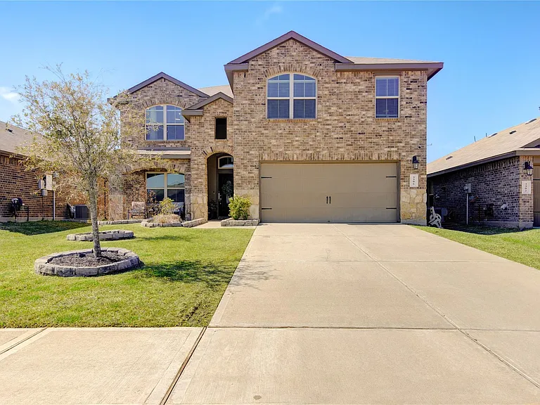3306 Sumac Dr — Photo 1