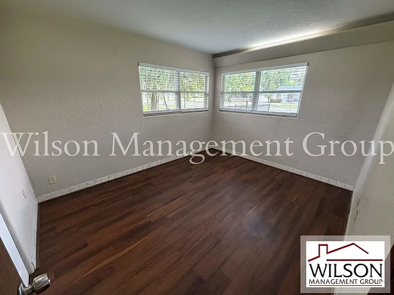 3215 N Orange Ave — Photo 8