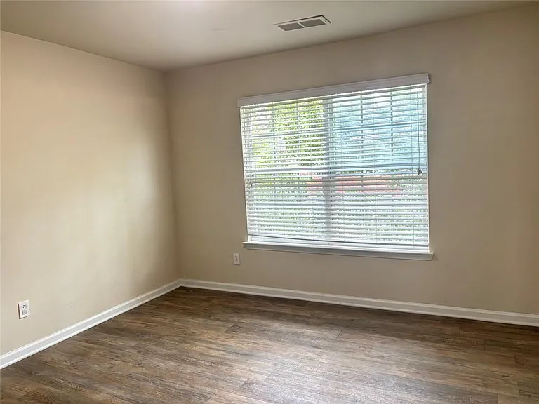 2215 Landing Walk Dr — Photo 12
