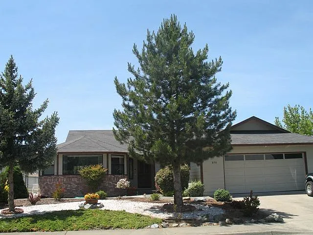 898 Delsie Dr photo 1