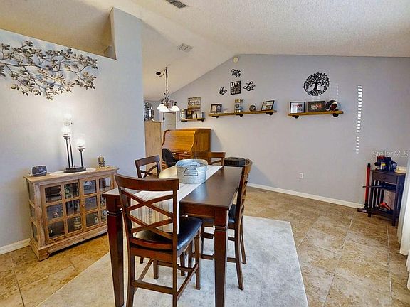 4th image of 920 Millenbeck Ave