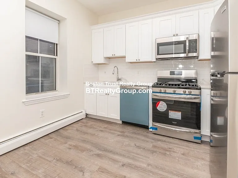 475 Dudley St #3 — Photo 1