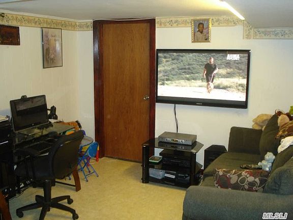 4th image of 11655 233rd St