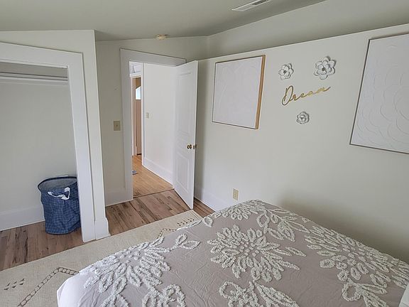 4th image of 902 S Main St #B