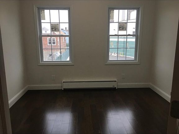 4th image of 2410 Barker Ave