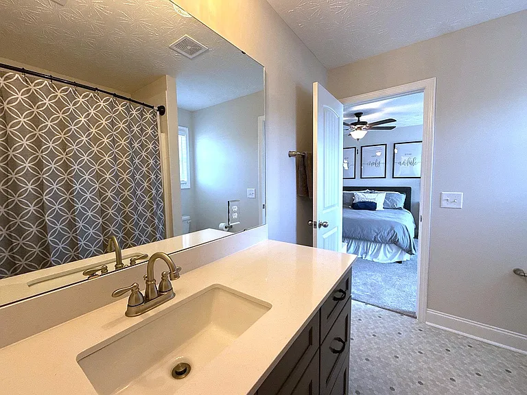 Upstairs Full Bath 2