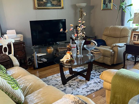 2nd image of 1118 Scott Ave
