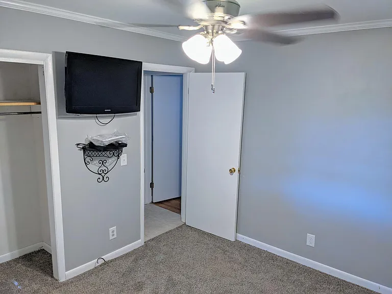 319 Walsh Rd #B — Photo 11