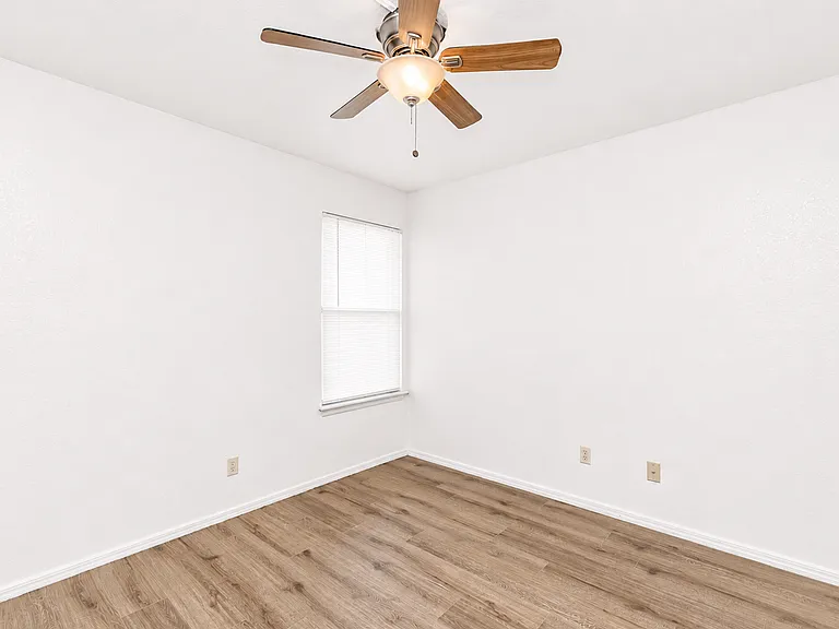 Riverbend Apartments — Photo 38