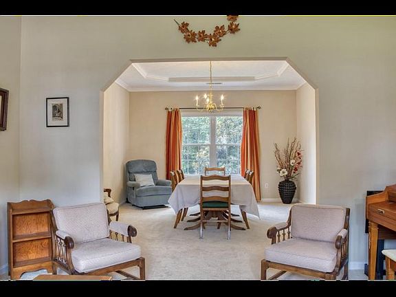 5th image of 5105 Essex Ct