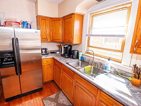 5th image of 10714 S Eberhart Ave