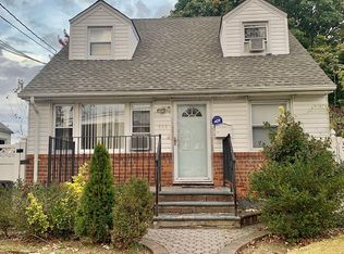 111 Ruxton St, Uniondale, NY 11553