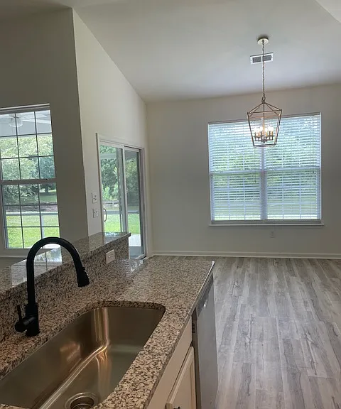 808 Wylie Ct — Photo 7