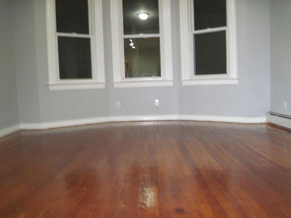 2nd image of 356 S 1st Ave